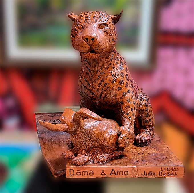 Escultura creada para la presentación del libro Dama y Amo por el artista, pintor y escultor Alberto Mathot. Arte y cultura. Constructora Resek. Posadas, Misiones escultura--dama-y-amo-creada-por-alberto-mathot-arte-y-cultura-constructora-resek