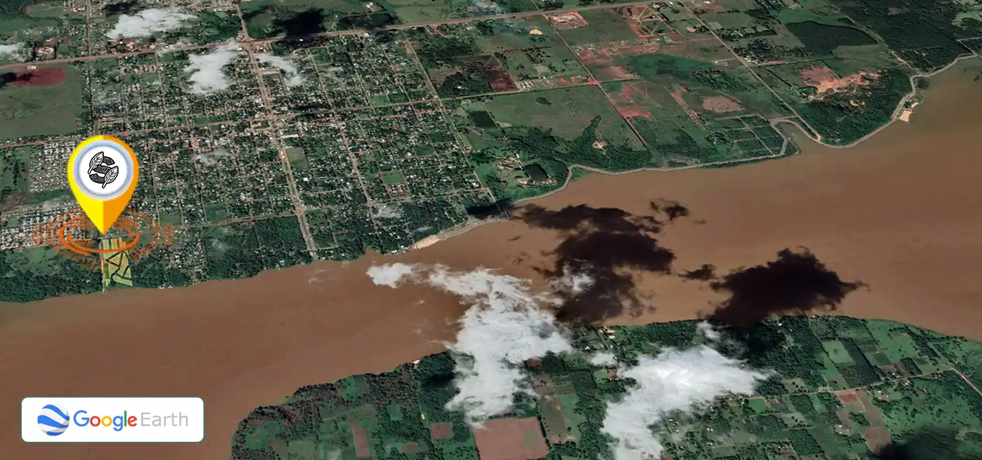 Captura de Google Earth mostrando ubicación de Barrio Cerrado La Selva en Candelaria, Misiones, frente al Río Paraná, con marcador de localización.