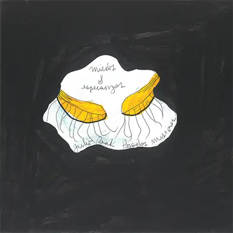 Ilustración de una forma blanca con dos alas doradas sobre fondo negro, poema Miedos y esperanzas, libro de Julio Resek